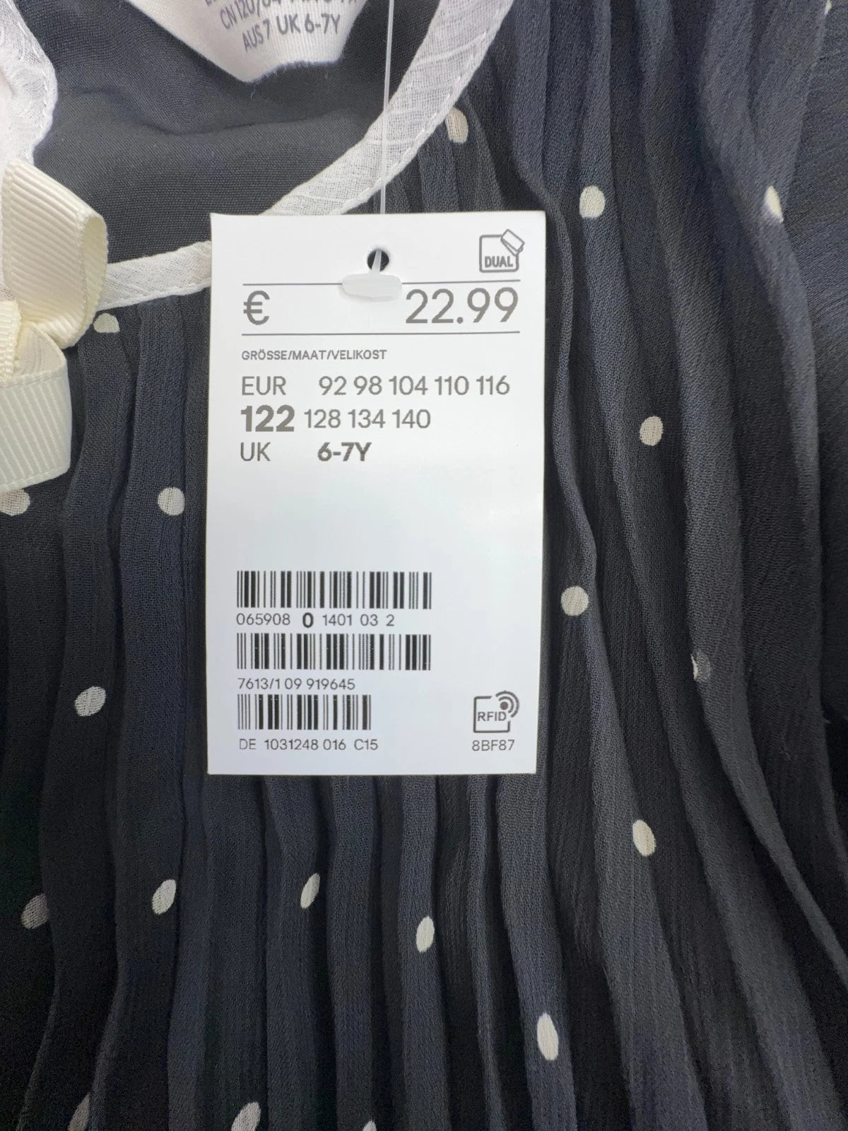 H&M Mädchen Plissiertes Kleid A-Linie schwarz mit Punkten Gr. 122 Kappenärmel